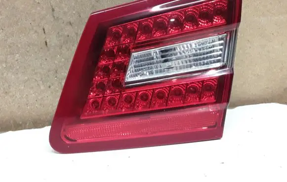 Tailgate rear/tail lights