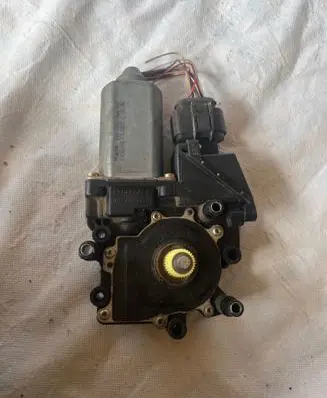 Audi A6 S6 C5 4B Front door window regulator motor 119024114 05071941