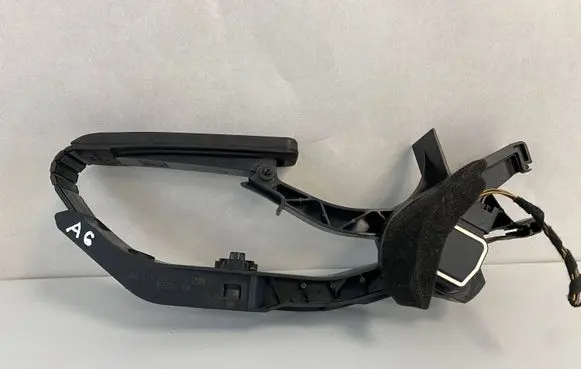 Mercedes-Benz E W211 Accelerator throttle pedal A2113000404