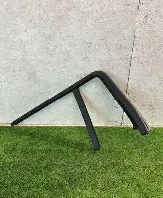 Mercedes-Benz GL X166 Front door window/glass frame A1667371480