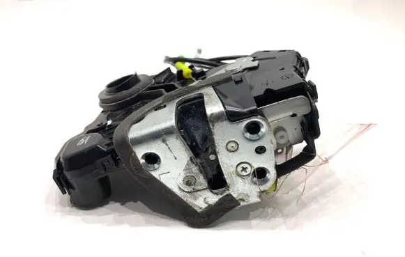 Toyota Auris E180 Front door lock