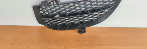 Volkswagen Touareg I Front bumper lower grill 7L6853665B