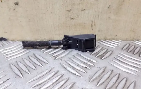 Windshield washer spray nozzle