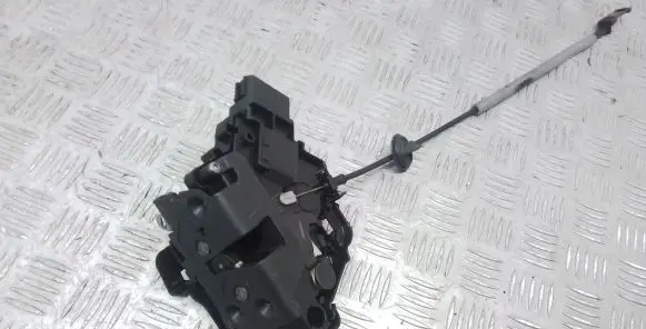 Volvo XC70 Front door lock 31253658