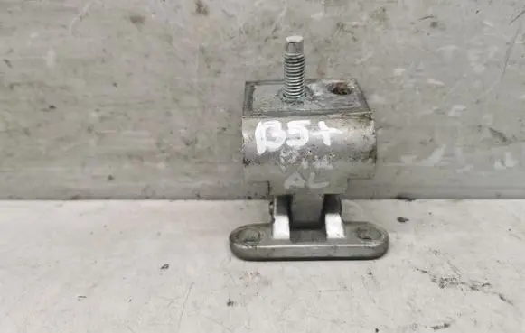 Volkswagen PASSAT B5.5 Tailgate/trunk/boot hinge 3B9827301E