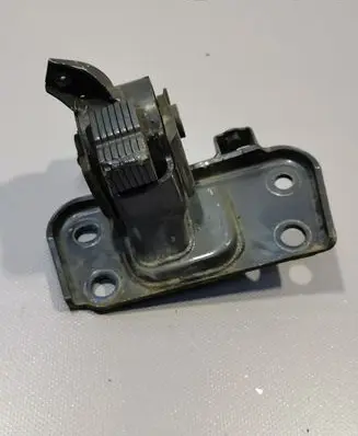 Toyota Verso Engine mount bracket