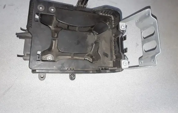 Skoda Citigo Battery bracket 1S0915331B