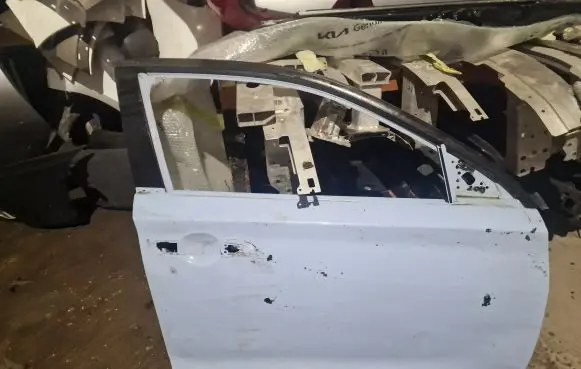 KIA Ceed Front door