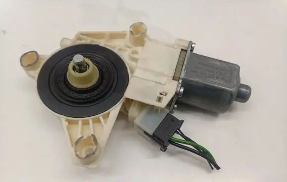 Mercedes-Benz E W212 Front door window regulator motor A2048200142