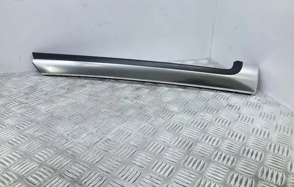 Audi A3 S3 8V Windshield trim 8V7853265