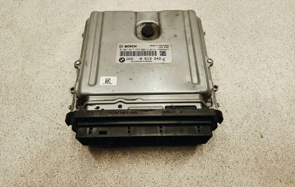 BMW 5 F10 F11 Engine control unit/module 0281017679 030207202 8513242