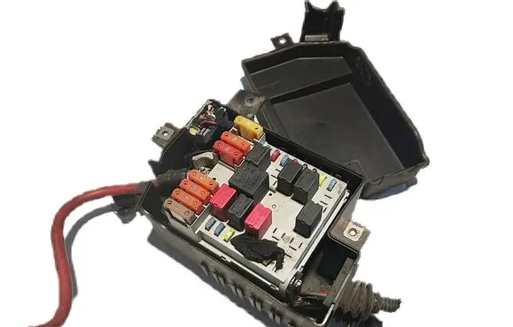 Alfa Romeo 159 Fuse module 60689045