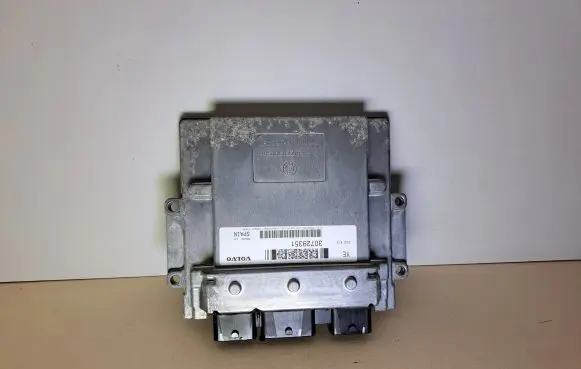 Volvo V70 Engine control unit/module 30729351
