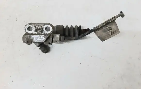 Honda CR-V Clutch slave cylinder 