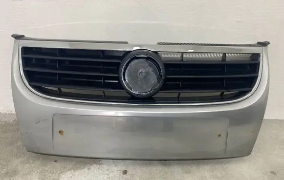 Volkswagen Touran I Front bumper upper radiator grill 1T0853651DELN