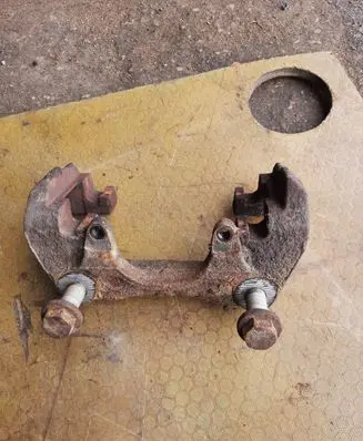 Volkswagen Transporter - Caravelle T5 Front Brake Caliper Pad/Carrier 