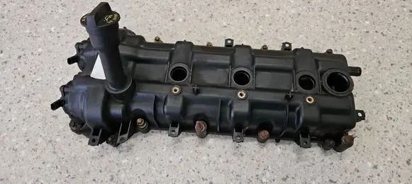 Chrysler Town u0026 Country V Rocker cam cover 05184069AI