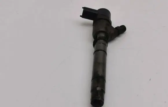 Hyundai i40 Fuel injector 338002A800 0445110411