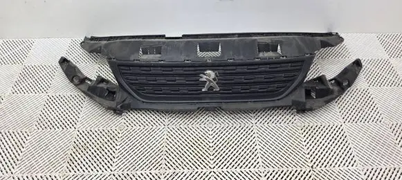 Peugeot Partner III Front bumper upper radiator grill 9818281980