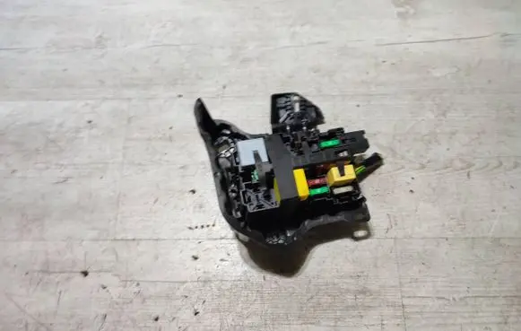 Peugeot 2008 I Relay mounting block 453536401