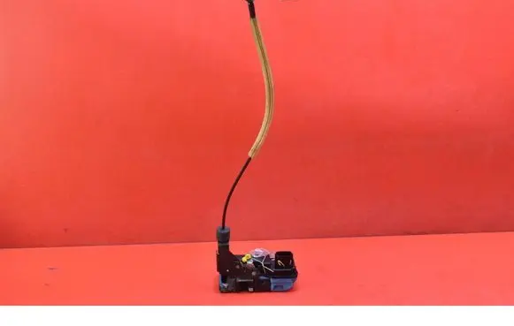 Volvo XC90 Front door lock 8650546