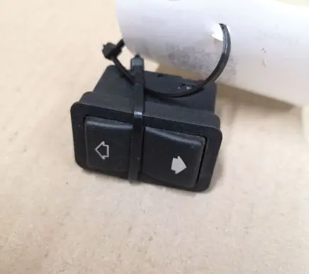 BMW 5 E39 Electric window control switch 8368974