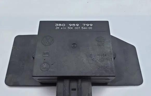 Volkswagen PASSAT B5 Comfort/convenience module 3B0959799 5DK00754400
