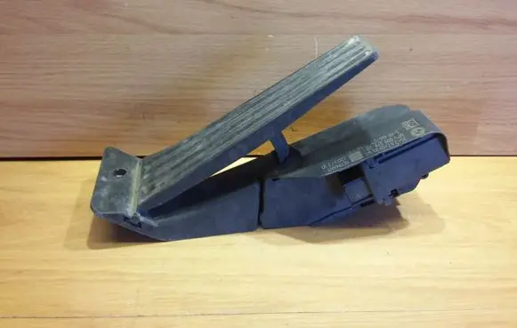 BMW 1 E81 E87 Accelerator throttle pedal 6PV00937920 12037310
