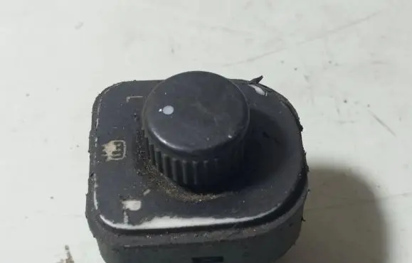Volkswagen Golf V Wing mirror switch 1K0959565A