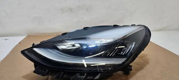 Tesla Model 3 Headlight/headlamp 1077375-00-C