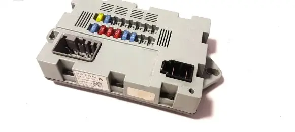 Jaguar XE Fuse module CPLA14Q073AA 73707520