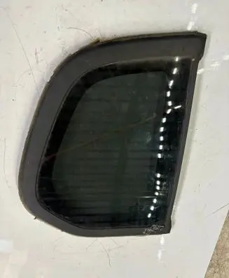 Mitsubishi L200 Rear side window 