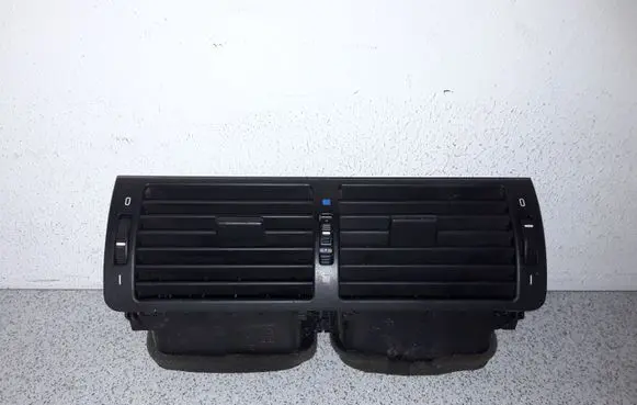 BMW 3 E46 Dash center air vent grill 8363199
