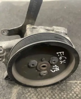 BMW 5 E60 E61 Power steering pump 678143603