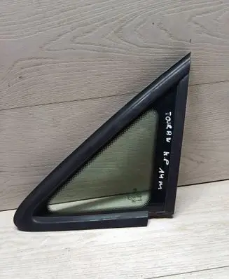 Volkswagen Touran II Front triangle window/glass 43R00048 E000255