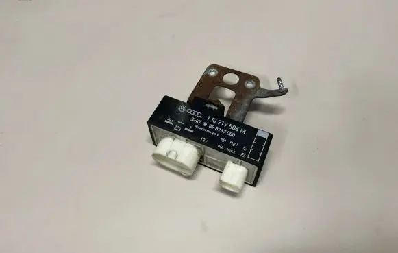 Volkswagen Polo V 6R Coolant fan relay 1J0919506M