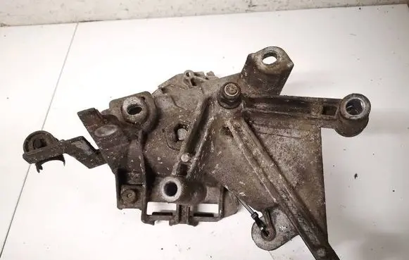 Renault Thalia I Engine mount bracket 8200111335