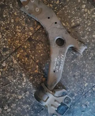 Ford Focus Front lower control arm/wishbone