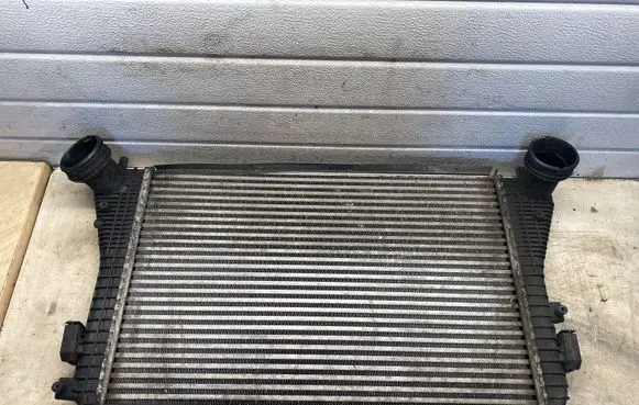 Volkswagen Golf VI Intercooler radiator