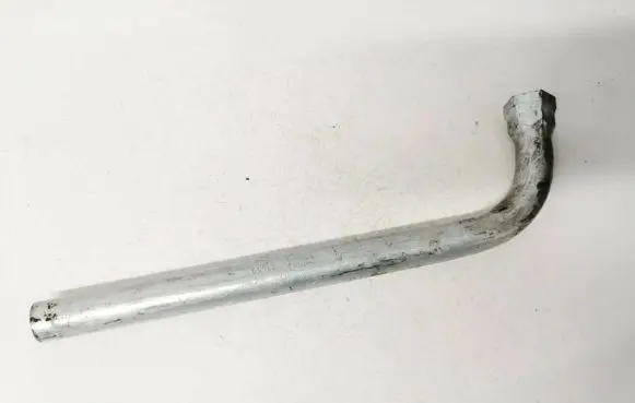 Volkswagen PASSAT B6 Wheel nut wrench 4d0012219a