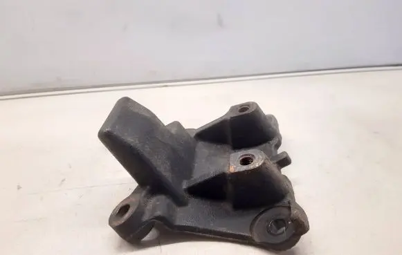 Honda Civic Engine mounting bracket