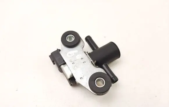 Nissan Murano Z51 Turbo solenoid valve K5T46696 8204