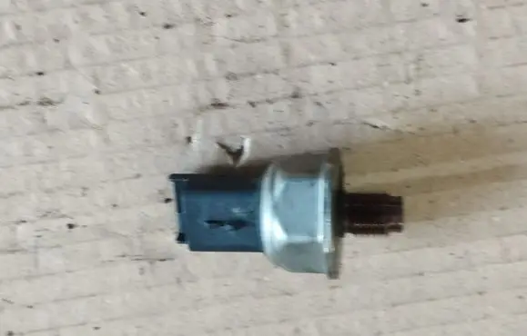 Fuel pressure sensor