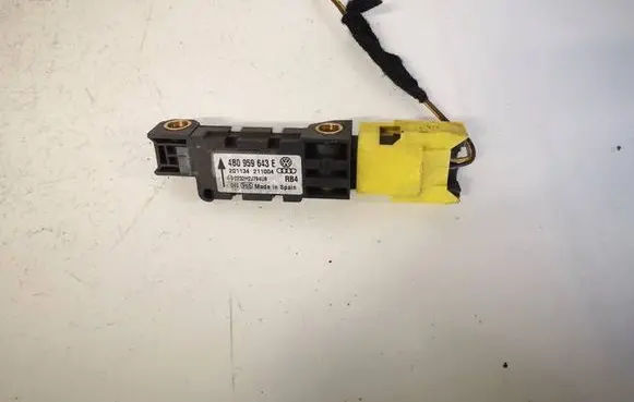 Volkswagen Touareg I Airbag deployment crash/impact sensor 4B0959643E