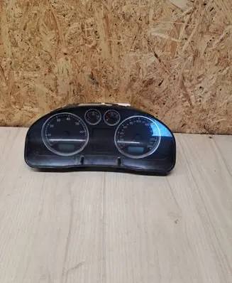 Volkswagen PASSAT B5.5 Speedometer (instrument cluster) 3B0920827