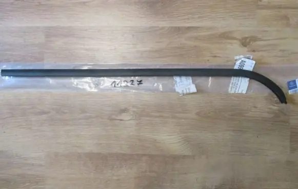 Mercedes-Benz Vaneo W414 Front door glass trim molding A4147250565