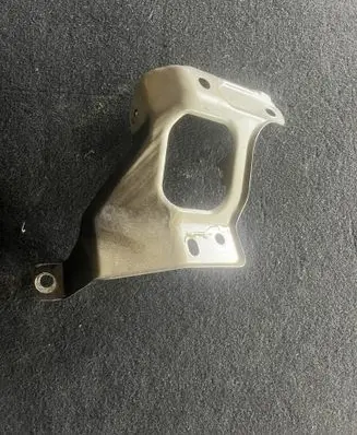 Tesla Model 3 Fender mounting bracket 1086017 108601700D