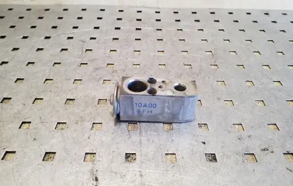 Nissan Qashqai Air conditioning (A/C) expansion valve 