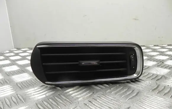 Maserati Levante Rear air vent grill 6700492830 T7559