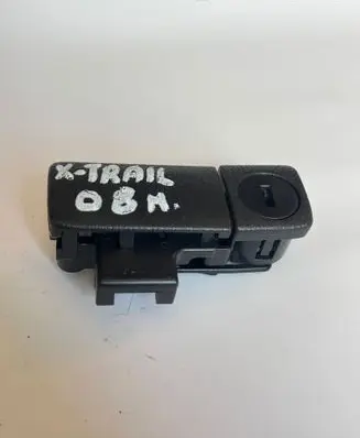 Nissan X-Trail T31 Glove box lock 